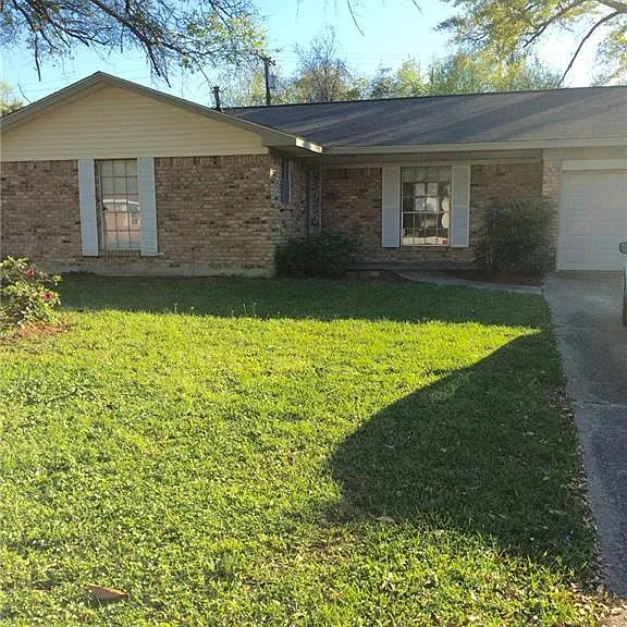 129 Fountain Dr — Photo 1