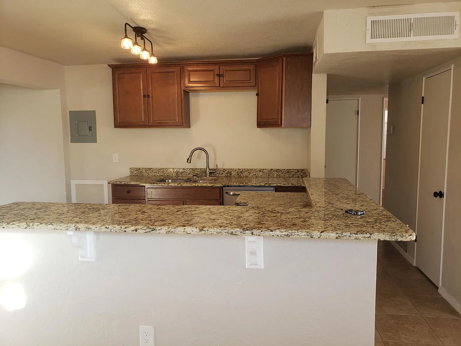4325 Leeds Ave — Photo 2