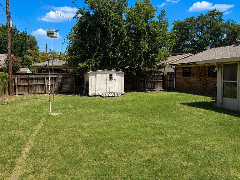 2025 Meadow Gln — Photo 13