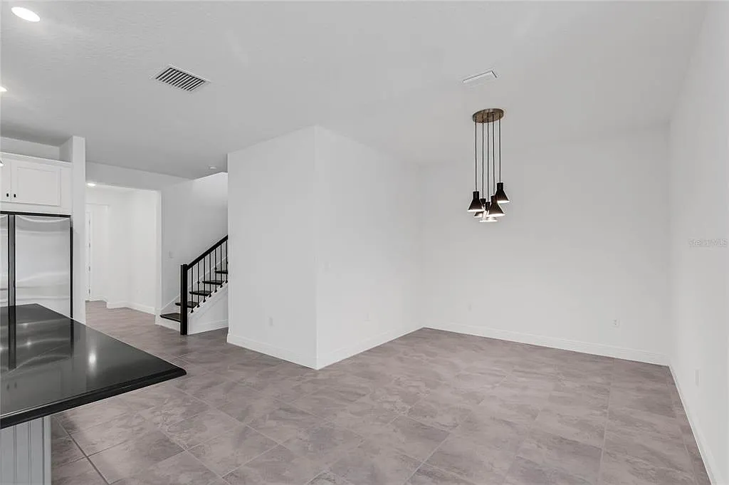 4 bed, 4.0 bath, 2735 sqft, $3,500 — Photo 2