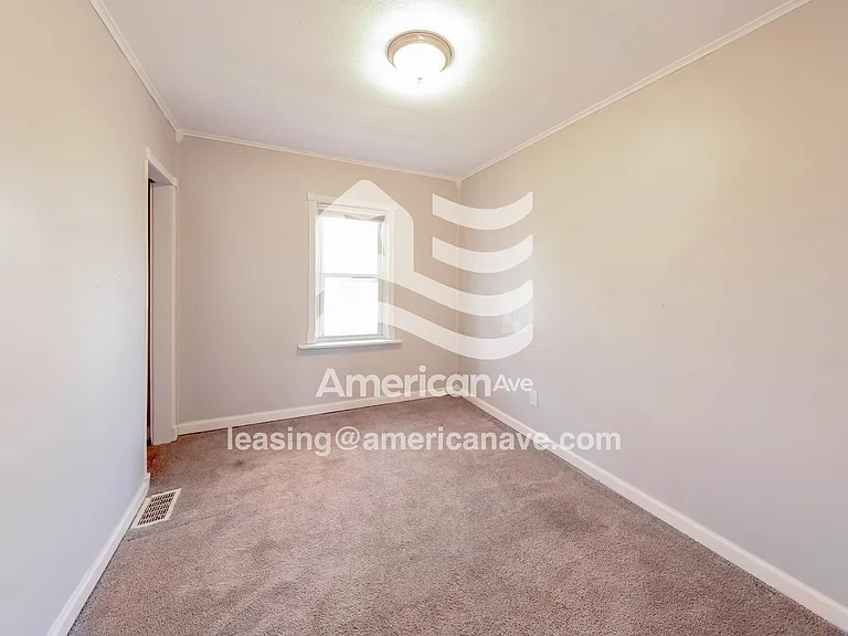 1253729_009_wm_-_main_bedroom_13549442.jpg