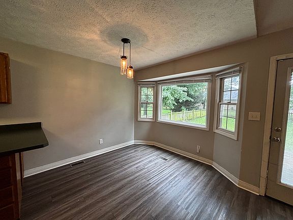 4th image of 2393 Huber Ln