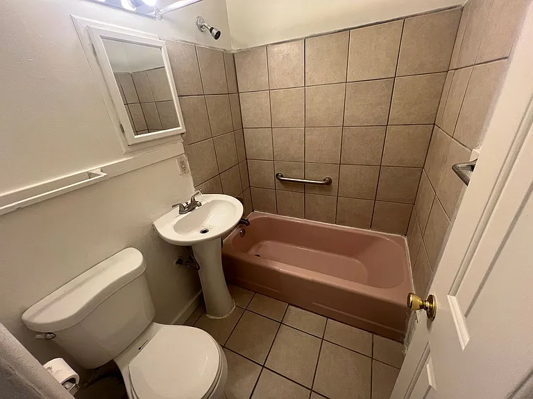 4415 E Linwood Blvd — Photo 3