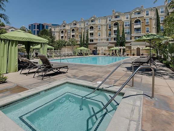 Pinnacle at MacArthur Place