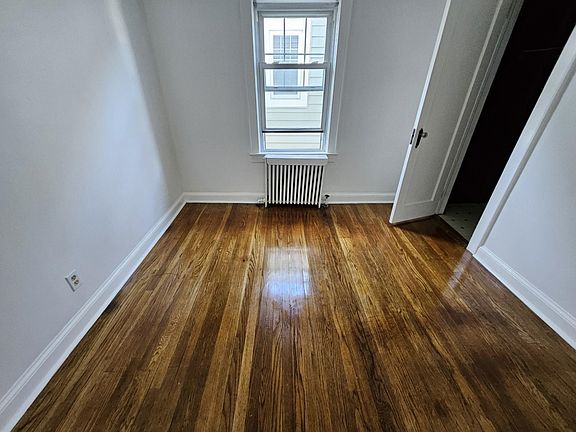 5th image of 824 Roosevelt Ave