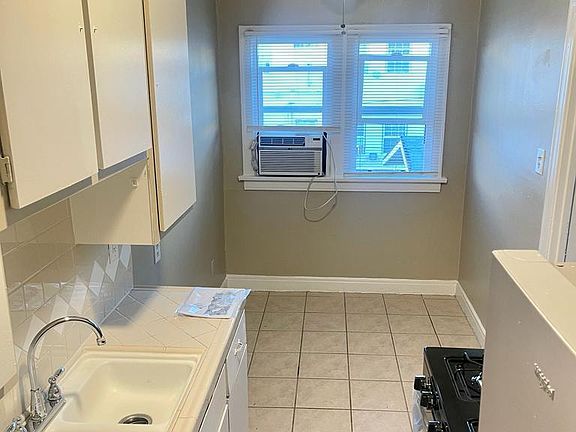 3rd image of 1162 N Kingsley Dr #8I