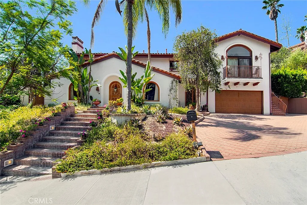 5 bed, 3905 sqft, $10,800 — Photo 1