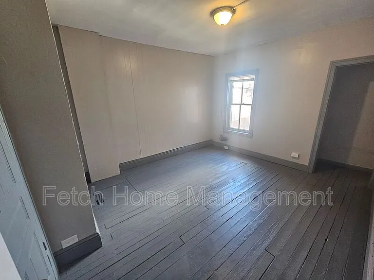 909 E Princess St — Photo 16