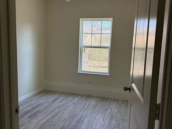 5th image of 6004 Baylor St