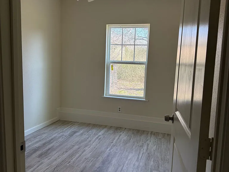 6004 Baylor St — Photo 5
