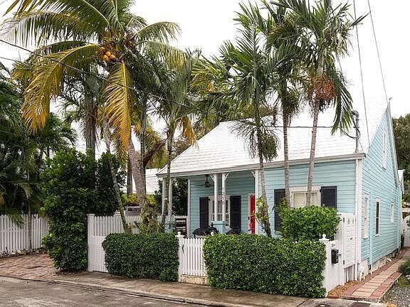 2nd image of 1218 Packer St