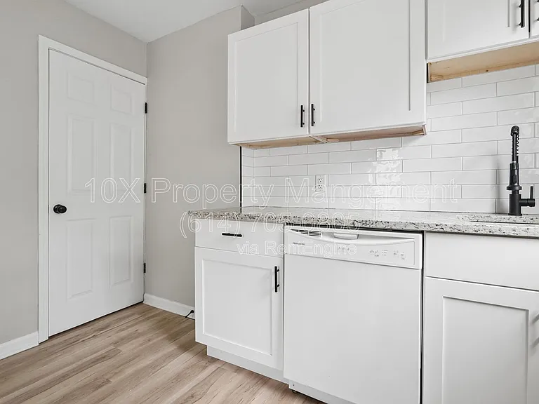 782 Whitethorne Ave — Photo 12