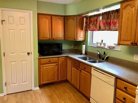 3rd image of 3638 Oakmeadow Ln