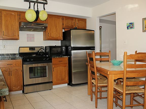 3rd image of 325 Shilling Dr