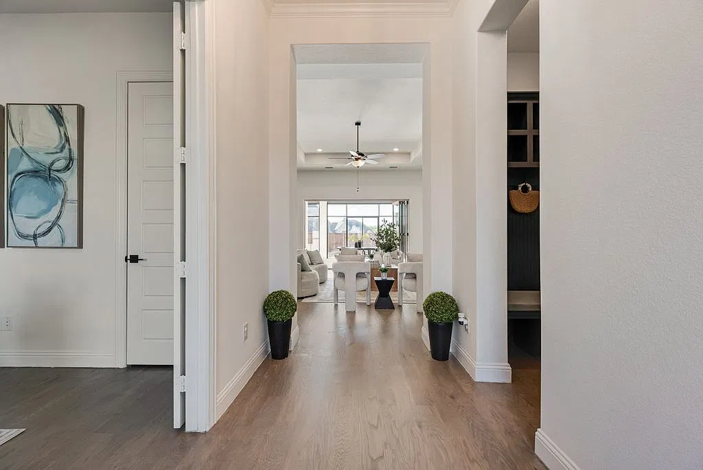 4 bed, 3559 sqft, $4,500 — Photo 3