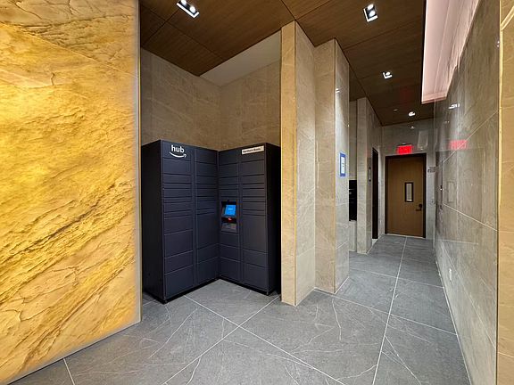 5th image of 3532 Leavitt St #13