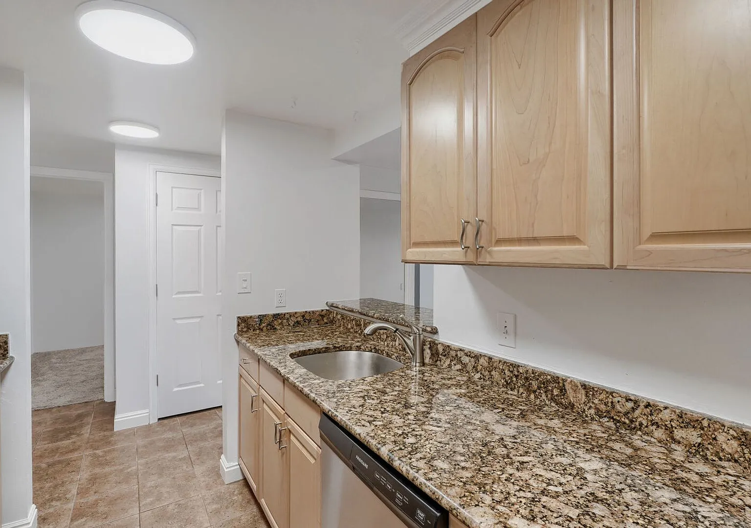 Spacious 2bd/1ba Condo- Cap Hill Neighborhood! Available Now! — Photo 4