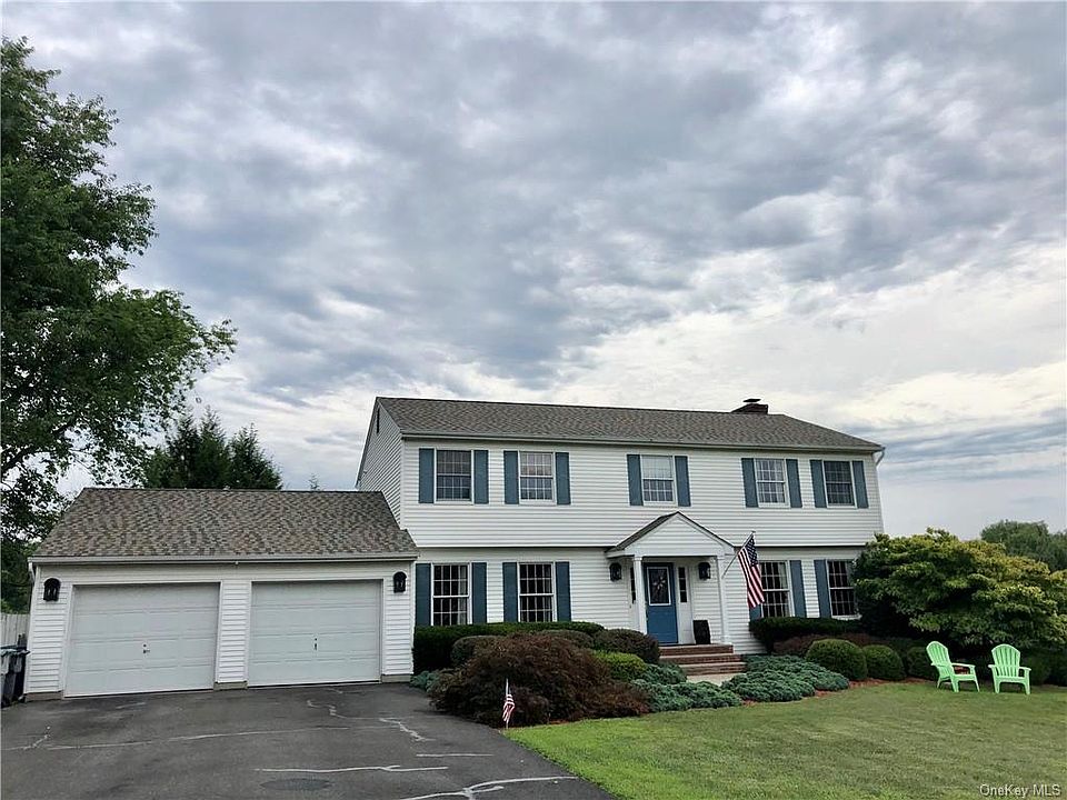 1st image of 4 Boxwood Ln