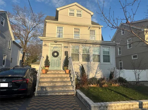 22 Everett Street, Lynbrook, NY 11563
