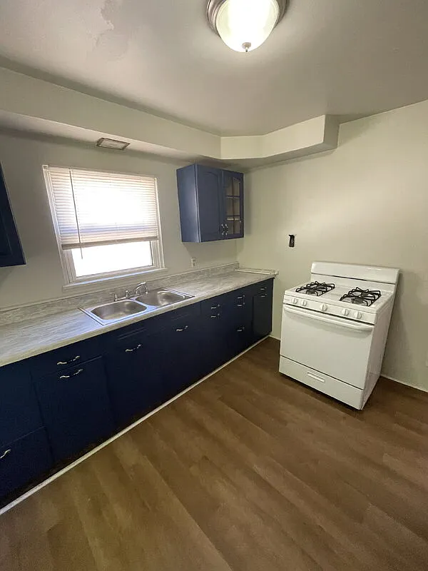 3 bed, 1.5 bath, 1251 sqft, $1,795 — Photo 2