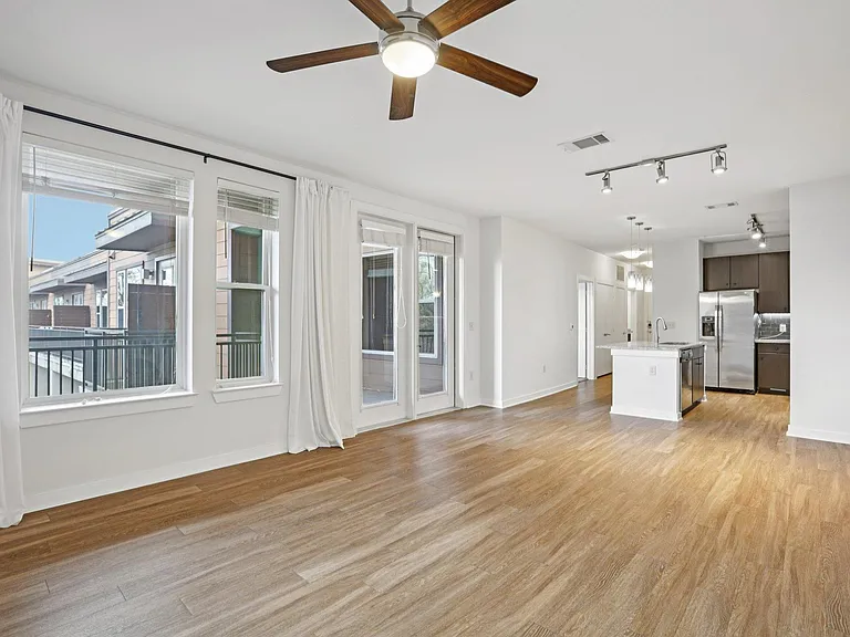 1900 Barton Springs Rd #5031 — Photo 11