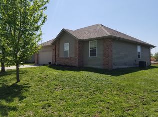 5624 W Longleaf Dr, Springfield, MO 65802