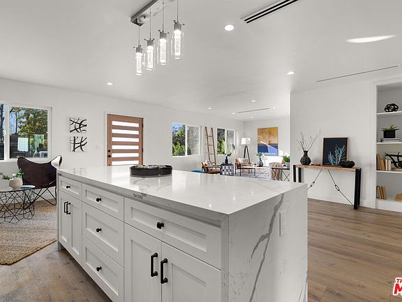 5th image of 5928 Tobias Ave
