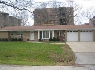 1916 Rancho Ln, Des Plaines, IL 60016