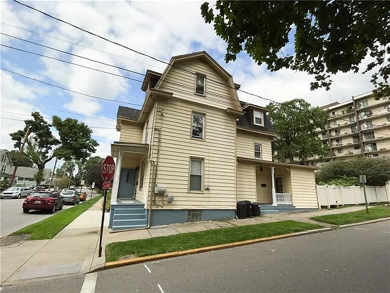 196 Broad St — Photo 3