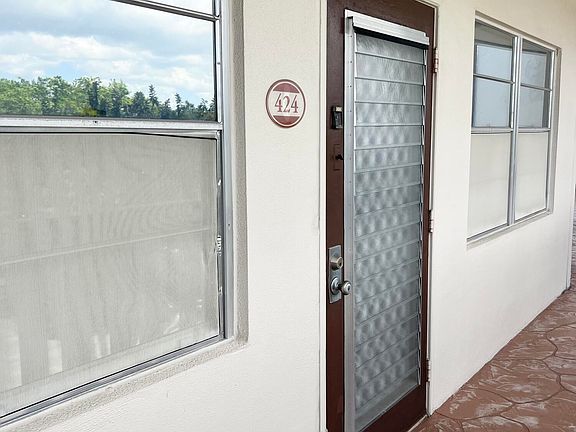 2nd image of 424 Richmond #C