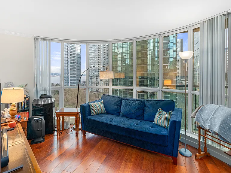 588 Broughton St #1006 — Photo 9