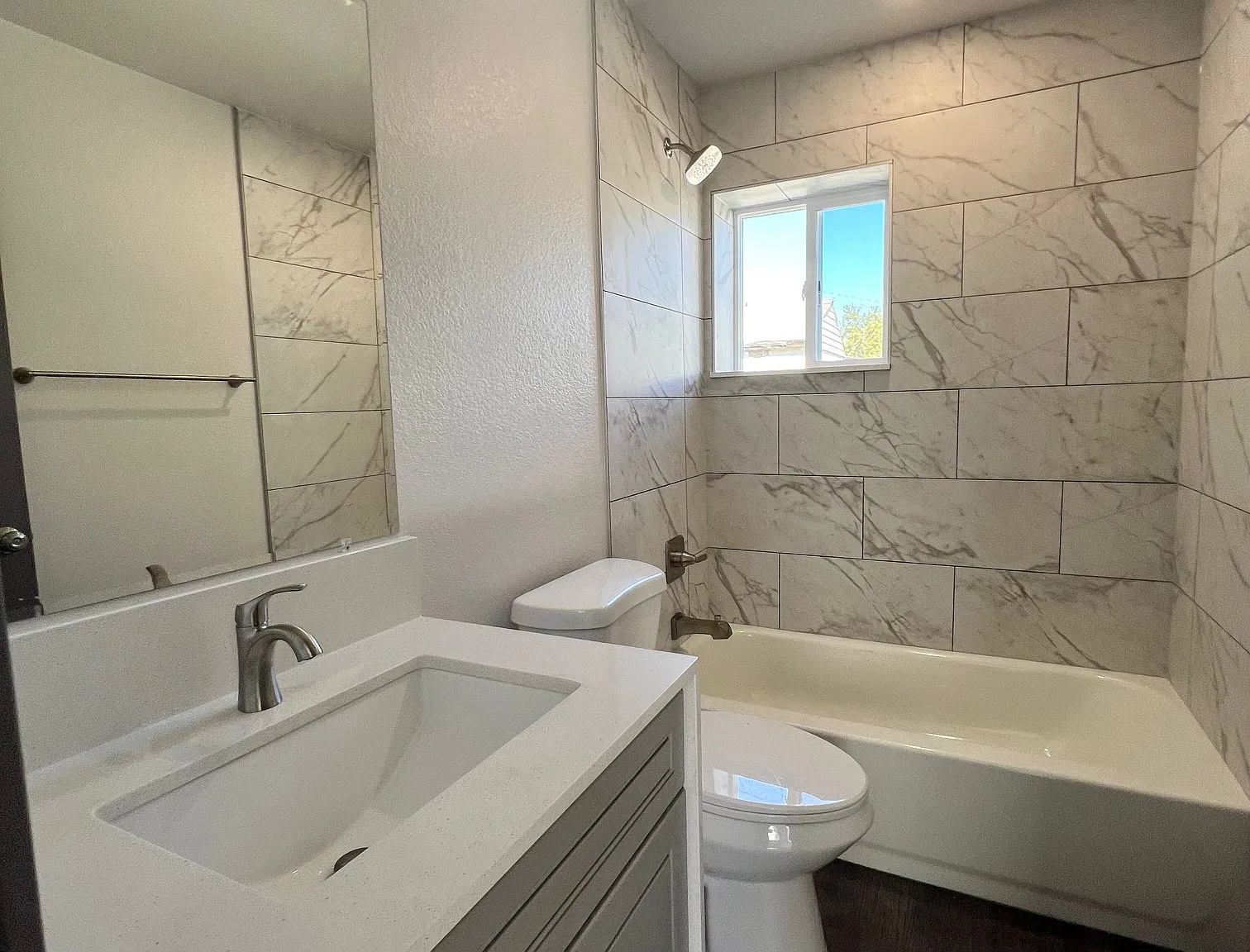 2 bed, 900 sqft, $2,200 — Photo 3
