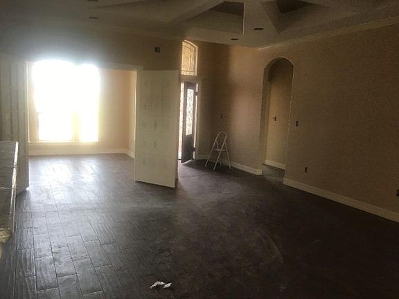 5th image of 101 Wisteria St