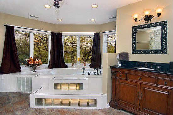 Newly Renovated Master Bath!