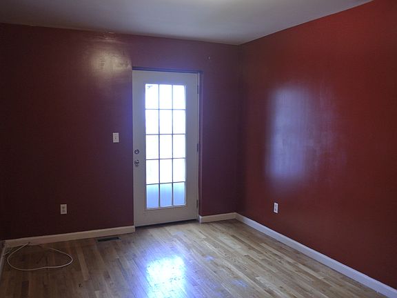 2nd image of 2583 Schurz Ave