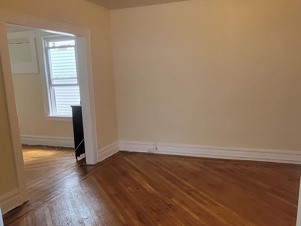 1st image of 82 Smith St Floor 2