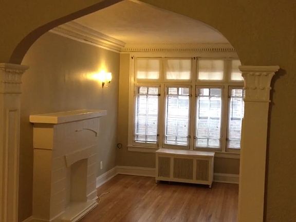 4th image of 131 N Austin Blvd #302