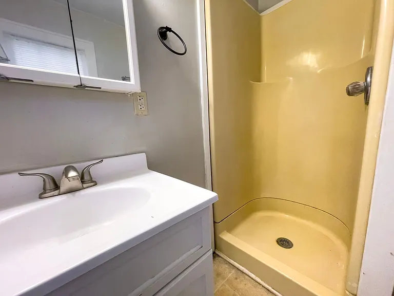 1425 W Gilbert St — Photo 11