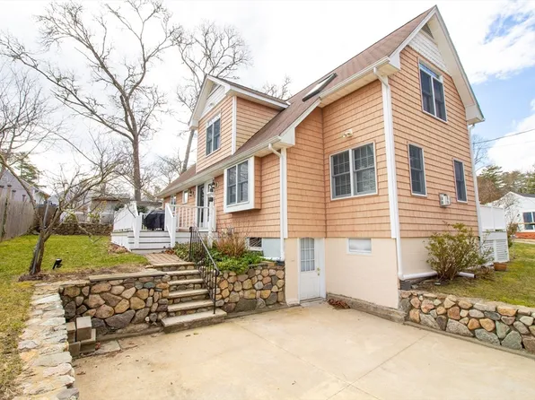 34 Wychunas Ave, Buzzards Bay, MA 02532