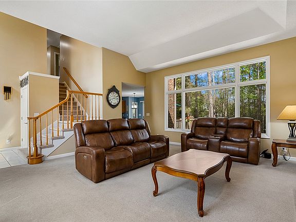 5th image of 408 Sapphire Ct
