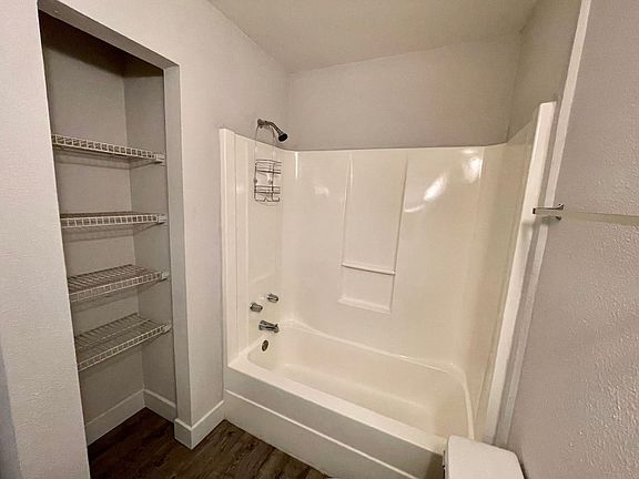 4th image of 305 W Grant St APT A16