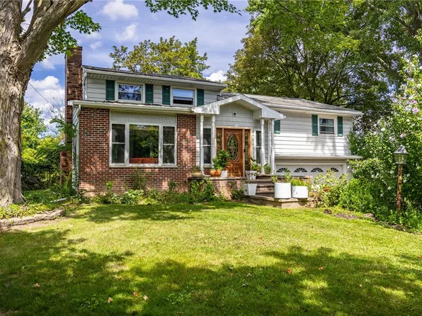 2104 Penfield Rd, Penfield, NY 14526