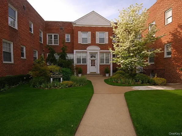 70 S Park Avenue #205, Rockville Centre, NY 11570