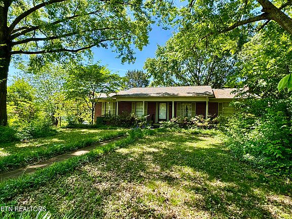 3rd image of 805 Dorset Dr