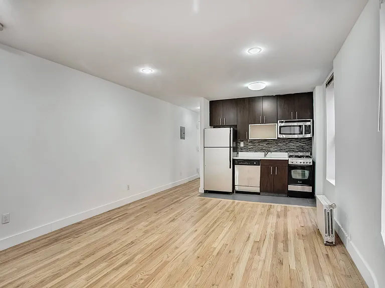 136 E 96th St #5B — Photo 1