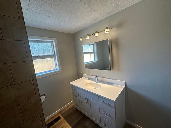 Bathroom sink