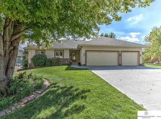 17825 Washington Cir, Omaha, NE 68135