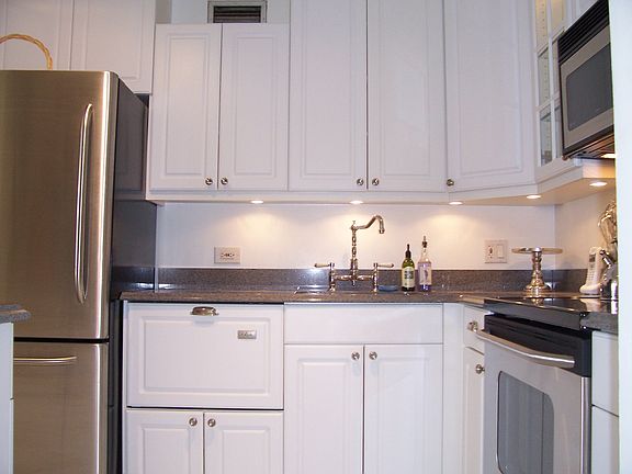 4th image of 1660 N La Salle St #1604