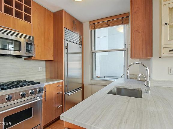 3rd image of 88 Greenwich St APT 709