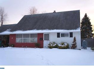 9 Kindle Ln, Levittown, PA 19055